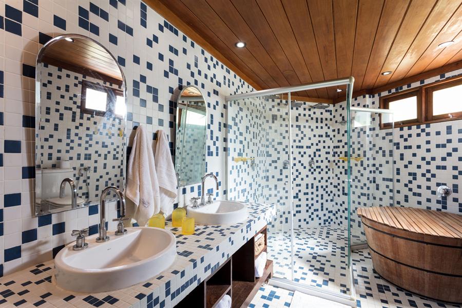 Banheiro de uma das suítes da Casa Principal